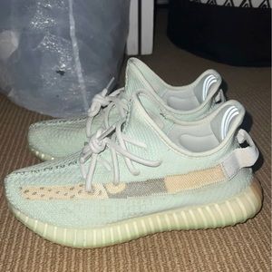 Yeezy 350 V2 Hyperspace US8.5